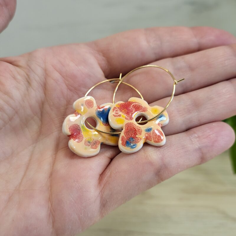 Boucles fleurs en porcelaine