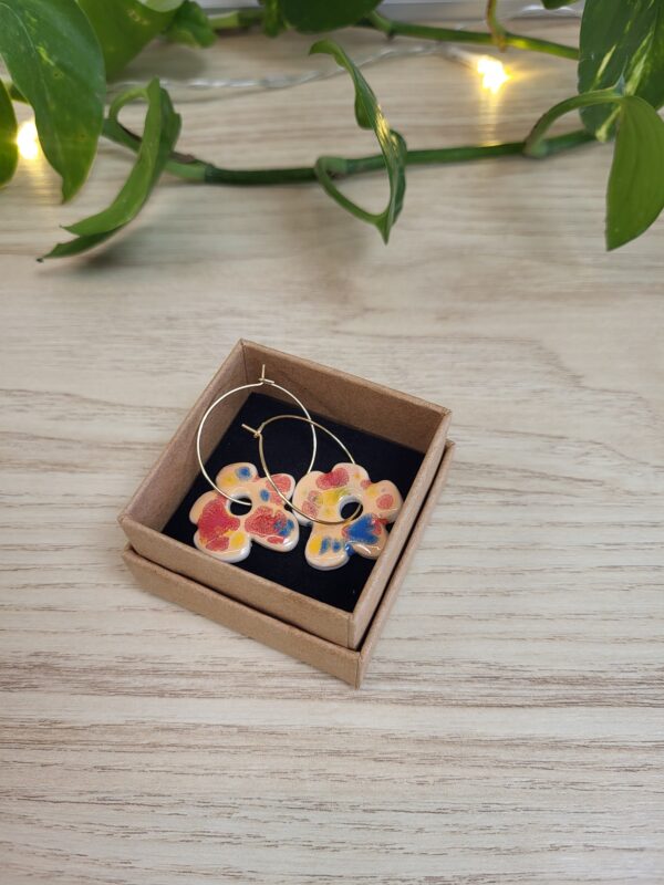 Boucles fleurs en porcelaine