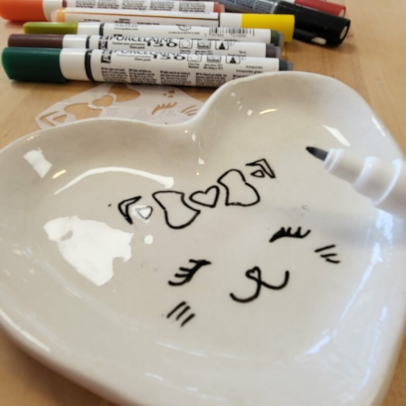 Atelier décoration sur céramique émaillée - 45 min