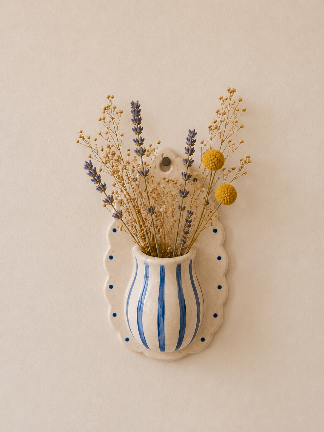 Initiez-vous au modelage en fabriquant votre vase mural
